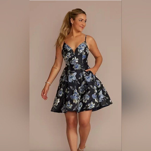 JULES &‎ CLEO (David's Bridal), Plunging Metallic Floral Brocade A-Line Dress, 6 - Picture 1 of 16